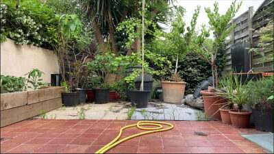 Je me doigte dans le jardin all gay porn video