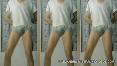 Vídeo fetiche en trusa amarilla Alejandro Mistral all gay porn video