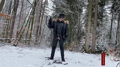 RUNTER DU VIEH AUCH IM WINTER ZÄHLT NUR MEIN SPAẞ all gay porn video