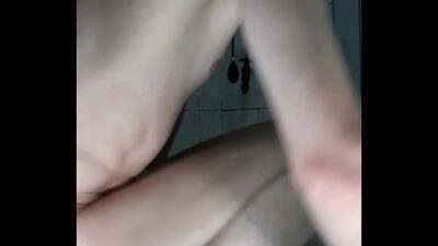 Submisso AlexxxKidd brincando de arregaçar a cucetinha all gay porn video