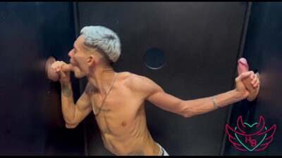 Novinho loirinho foi pra casa de swing sedento por rola e ganhou leite na cara de dois machos all gay porn video