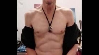 Le mec fait sa petite salope en mode striptease totale…!!… all gay porn video