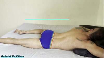 Uma surpresa na minha cama… (Vídeo completo em XVideos Red) all gay porn video