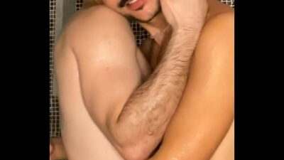 Banho acompanhado é bem melhor all gay porn video