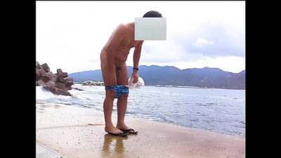 日本人中年男性の海岸での着替えを隠しカメラで撮影 all gay porn video