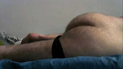 Un bear se fait lécher le cul et les pieds all gay porn video