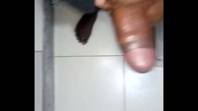 batendo uma escondido no banheiro do meu amigo all gay porn video