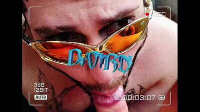 Ursinho tatuado dando o cuzinho bem gostoso na cama (COMPLETO NO RED) all gay porn video