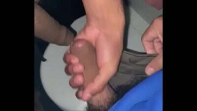 Estamos no meio da Boate e ele me chamou pra ir ao Banheiro. Parte 1 all gay porn video