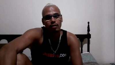 Safado tomando banho batendo uma punheta enquanto coloca o vibrador no cuzinho all gay porn video