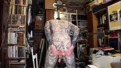 The Tattoo Boy LeeHarper Pinnomen is Webcam Gay-Porn Model. An Anonymous Authentic Video gives a Picture of his Interaction with his Onlookers. Everything is kept Anonymous but LeeHarper Pinnomen is Exposed in Full Face View like he is Seen when On-Stage. all gay porn video