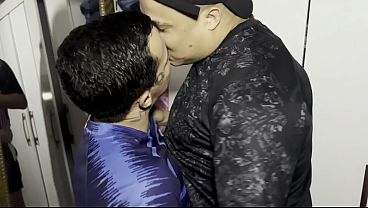 BOY COM BUCETA ARROMBOU O CUZINHO DO PLAYBOY DA ZONA SUL all gay porn video