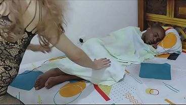 Apasionado semental con enorme BBC follando sensual crossdresser y lo hace acabar y le llena el culo de leche. Interracial, sexo gay, big dick. Parte 1 all gay porn video