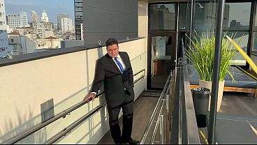 YURI GAÚCHO – FODENDO O PUTO DO APLICATIVO DE PEGAÇÃO – SEXO GAY NA ESCADA DE INCÊNDIO – URSO DOTADO FODENDO NERD JOGADOR DE LOL all gay porn video
