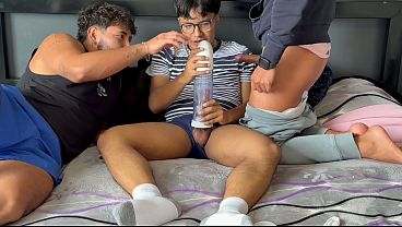 Compa vergón me ayuda a probar juguete sexual y después me rompe el nudo de globo all gay porn video