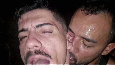 COMEU O CU DO MAGRINHO SEM CAMISINHA NO GLORY HOLLE. all gay porn video